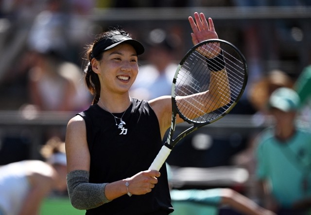 由于球迷不 由于球迷不